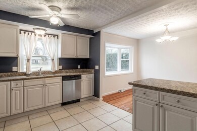 976 Barberry Ln, Columbus, OH 43213 - photo 3