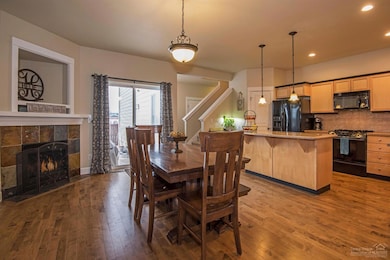 927 NW 17th St, Redmond, OR 97756 - photo 5