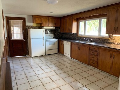 117 Holland St, Cranston, RI 02920 - photo 5