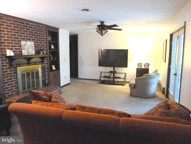 422 Catherine St, Greencastle, PA 17225 - photo 4