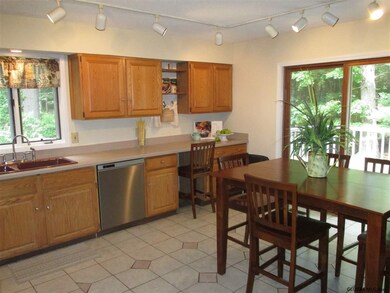 85 Jones Rd, Saratoga Springs, NY 12866 - photo 5