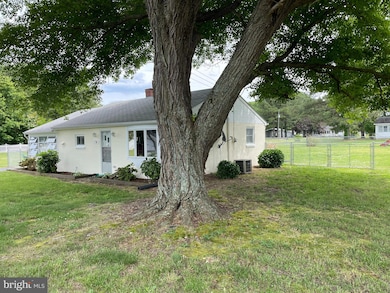 38 Gun Club Rd, Colonial Beach, VA 22443 - photo 2