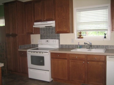 3137 Sundance Dr, Burlington, NC 27217 - photo 7