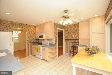 903 Lauren Ln SE, Vienna, VA 22180 - photo 6