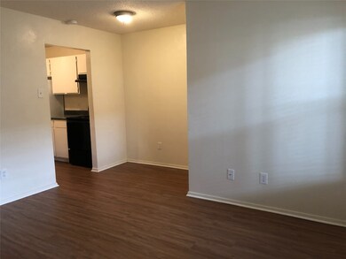 222 N Center St unit 103, Grand Prairie, TX 75050 - photo 5