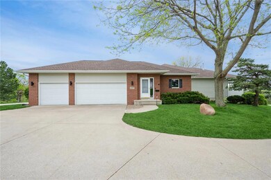 1537 Bilgarie Ct NE unit A, Cedar Rapids, IA 52402 - photo 2