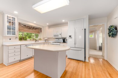 2012 Snow Creek Rd, Naperville, IL 60564 - photo 3