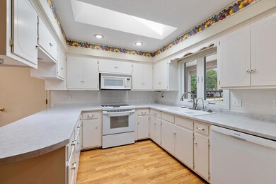 Bay windows in kitchen