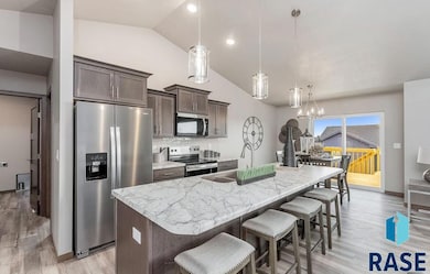 632 N Yankee Ave, Sioux Falls, SD 57110 - photo 3