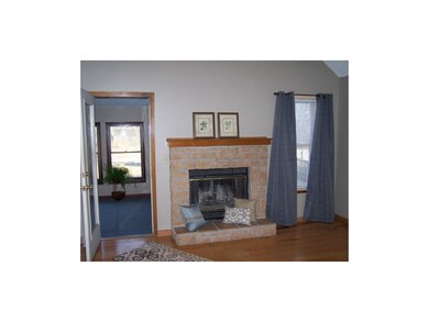 Backdoor between Great rm and porch/3-season rm