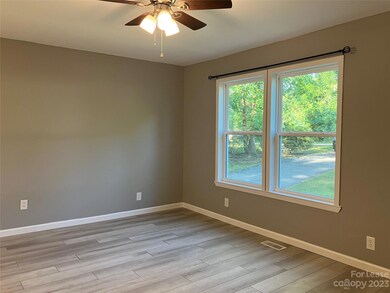 6692 Denver Heights Cir, Denver, NC 28037 - photo 4