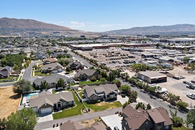 172 E Hollybrook Cove, Draper, UT 84020 - photo 3