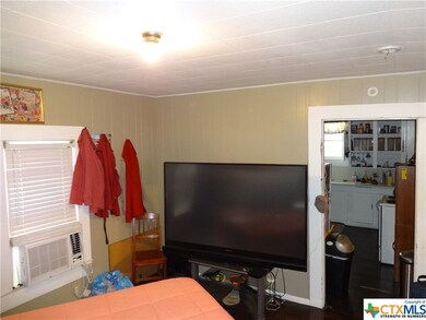 1031 E Weinert St, Seguin, TX 78155 - photo 7