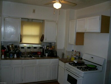 900 Greyton Rd, Cleveland, OH 44112 - photo 3