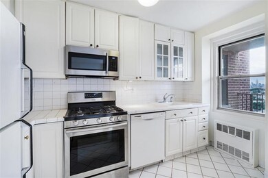 225 Saint Pauls Ave unit 15G, Jersey City, NJ 07306 - photo 2