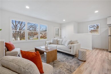 1100 Johnson St, Des Moines, IA 50315 - photo 3