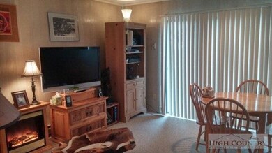 Beech Tree Village: Shopping, tubing, Brewery, Bee
