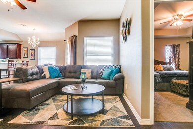 3201 S Cardinal St, Ennis, TX 75119 - photo 2