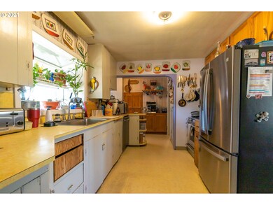 721 W Main St, Molalla, OR 97038 - photo 6