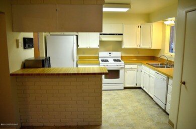 Kitchen with breakfast bar