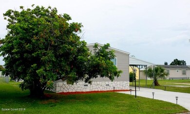 909 Hawthorn Cir, Sebastian, FL 32976 - photo 4