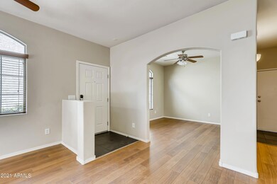 5-836378557-15 Foyer