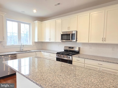 377 Sydney Ln, Hatfield Township, PA 19446 - photo 5