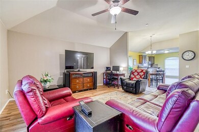 517 Laleh Ct, Norman, OK 73072 - photo 5