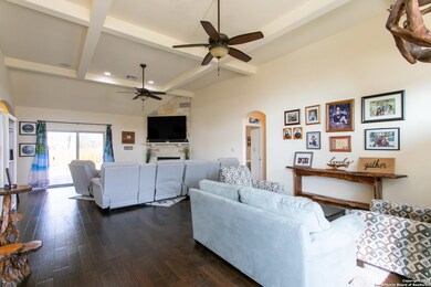 207 Riley Ln, Fredericksburg, TX 78624 - photo 3