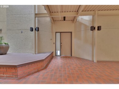 658 Wimbledon Ct, Eugene, OR 97401 - photo 5