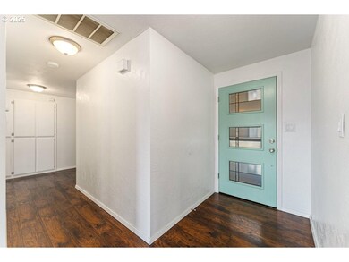 3046 Crystal Mountain Ave, Medford, OR 97504 - photo 5