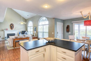 286 E 2nd St Ocean Isle Beach-large-005-