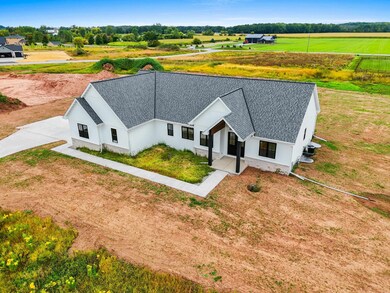 3161 Trinity Ct, de Pere, WI 54115 - photo 2