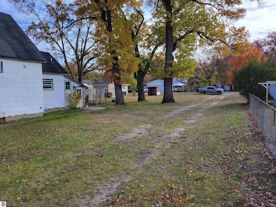 331 W Fourteenth St, Traverse City, MI 49684 - photo 4