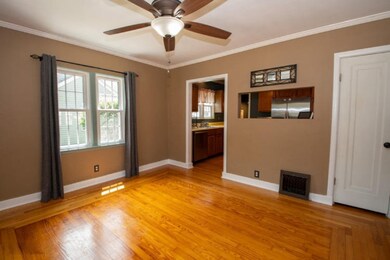 332 Bluffview WV Dining room 2
