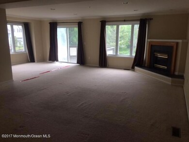 351-571918 livingroom (6)