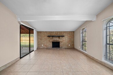 5631 W Ridgecreek Cir, Houston, TX 77053 - photo 5