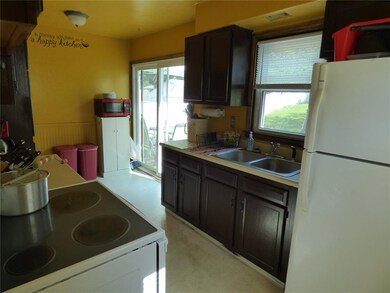 189 22nd Ave SW, Cedar Rapids, IA 52404 - photo 2