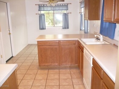 Josh Ills - breakfast area 003