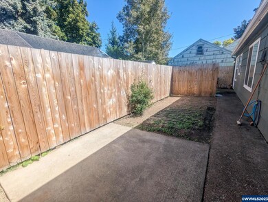 827 SW 11th Ave, Albany, OR 97321 - photo 5