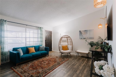 9011 Quail Valley Dr unit B, Austin, TX 78758 - photo 2