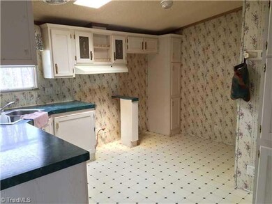 2704 Old Coleridge Rd, Siler City, NC 27344 - photo 3