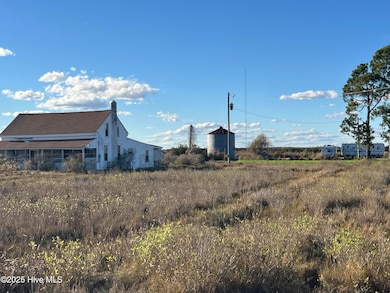 1507 White Plains Rd, Engelhard, NC 27824 - photo 5