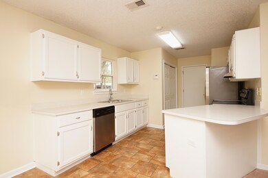 7909PleasantOakKitchen1