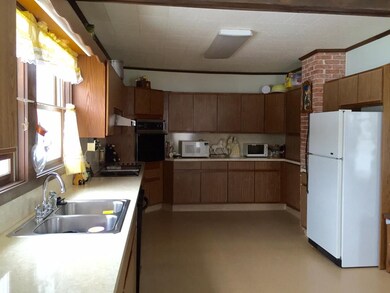 8 Myrtle St, Whitefield, NH 03598 - photo 4