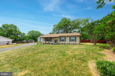 205 N Fir Ct, Sterling, VA 20164 - photo 4