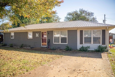 1502 Frey Ave, Sheffield, AL 35660 - photo 2