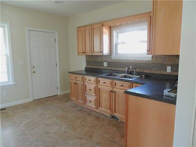 565 Fairmount St, Woonsocket, RI 02895 - photo 3