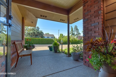 Holbrook_250609_48ave_Yakima_09