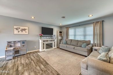 103 Daniels Way-6